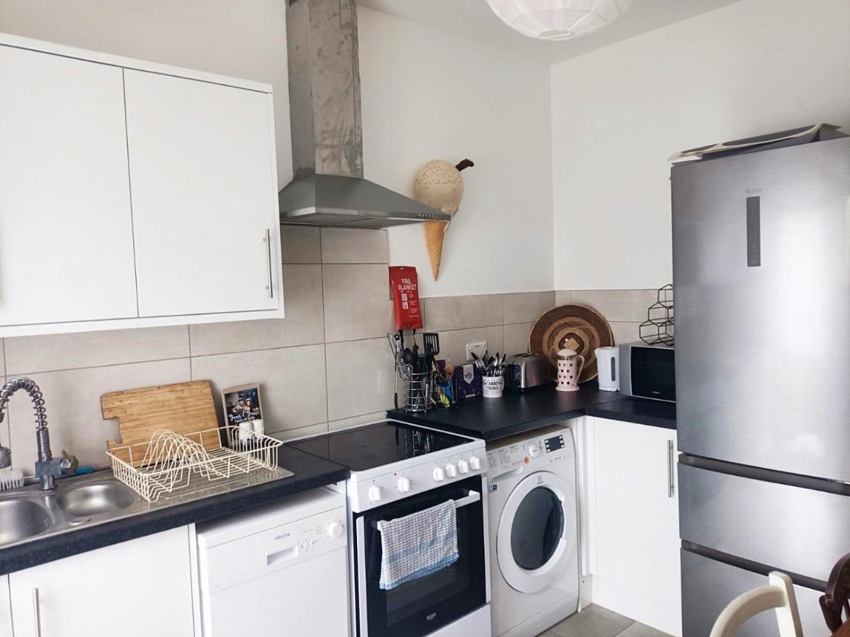 Stylish 2-Bed Flat, Quick Access To London Sights Apartment Exterior photo