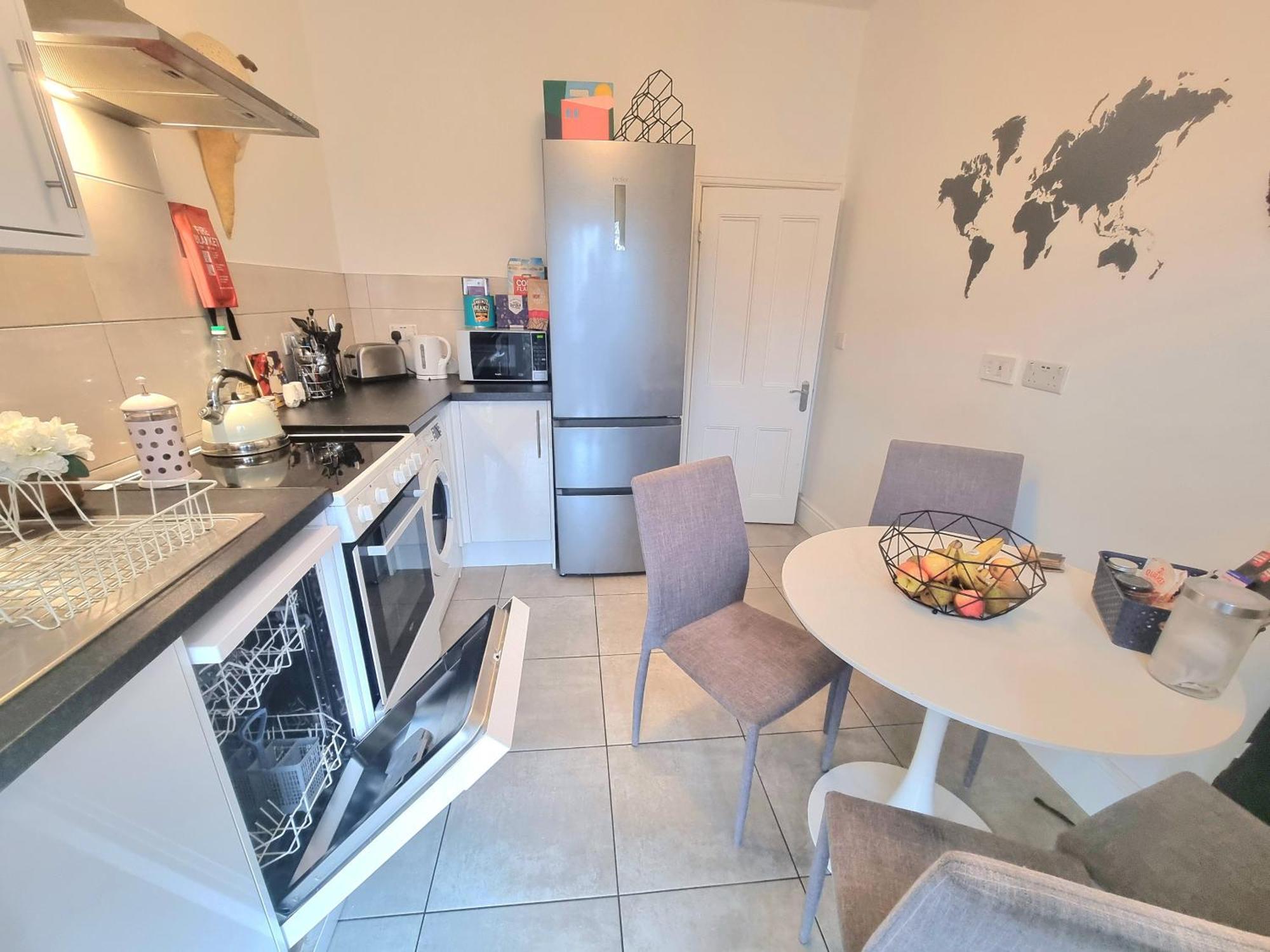 Stylish 2-Bed Flat, Quick Access To London Sights Apartment Exterior photo